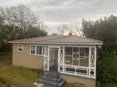Main picture of 1209 W 19th St