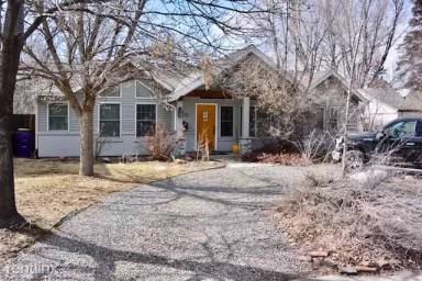 Main picture of 3071 S Ash St