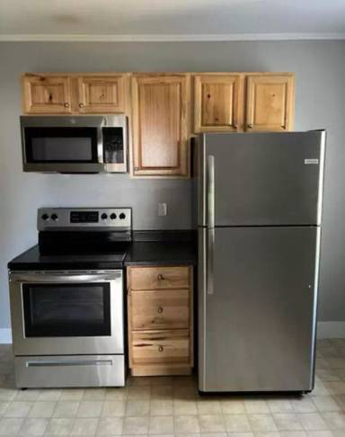 Main picture of 172 Center St