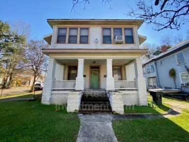 Main picture of 1101 College St