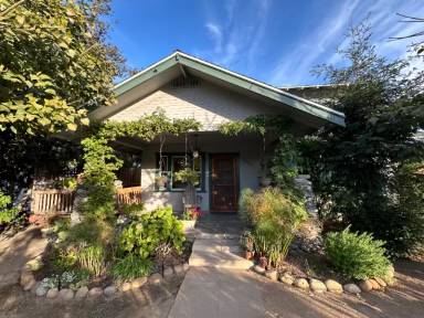 Main picture of 5007 Raymond Pl