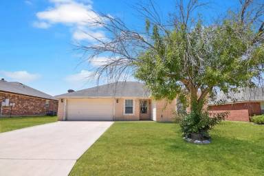 Main picture of 115 McCullough Loop