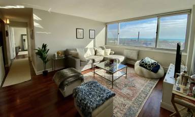 Main picture of 2144 N Lincoln Park W