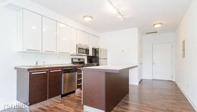 Main picture of 1544 W Glenlake Ave Apartments