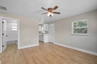 Main picture of 518 N 10th St