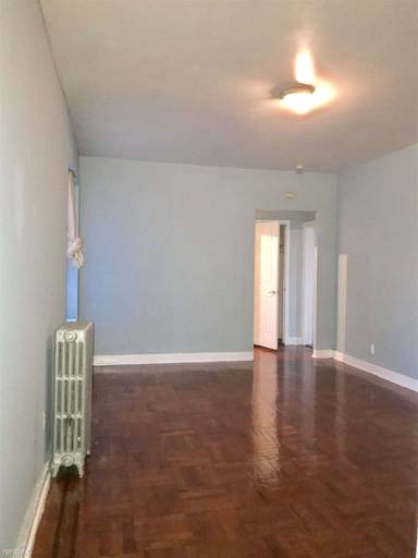 Main picture of 634 E 227th St