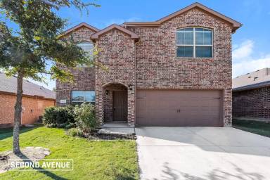 Main picture of 633 Creekview Dr