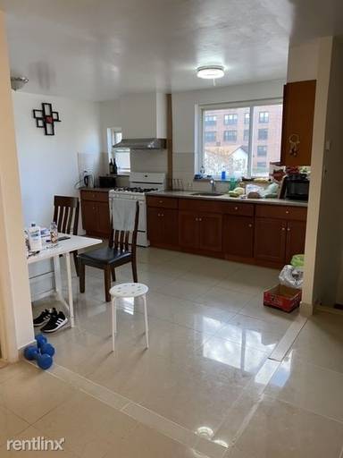 Main picture of 2332 E 13th St