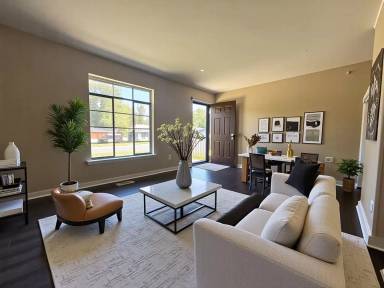 Main picture of 40 Hill Ln