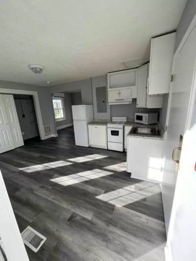 Main picture of 103 Oak Ave