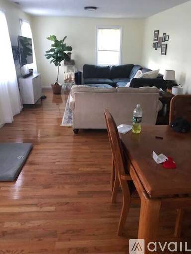 Main picture of 9 Circuit Ave E