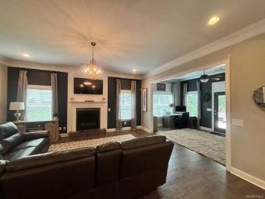 Main picture of 620 Madison Dr