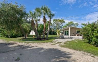 Main picture of 7257 Victory Rd