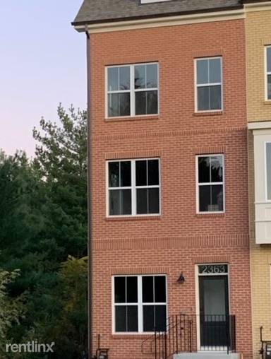 Main picture of 2363 Wyeth St