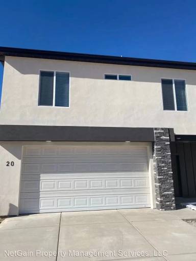 Main picture of The Townhomes At Cross Hollow