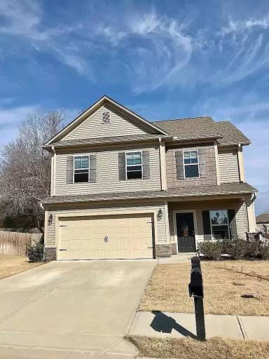 Main picture of 5 Chestnut Grove Ln