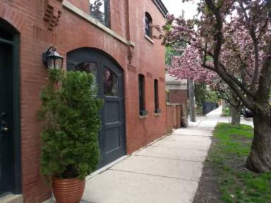 Main picture of 1924 N Seminary Ave