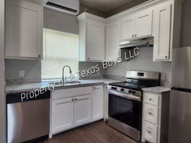 Main picture of 101 N Pecan St