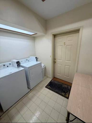 Main picture of 318 1/2 Liberty St