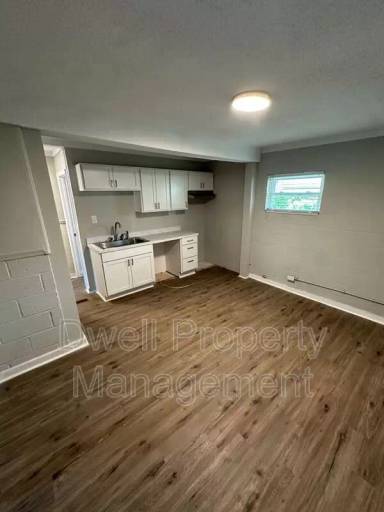 Main picture of 124 Wood St