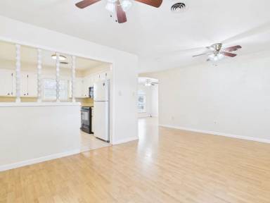 Main picture of 4663 SE Brighton Dr