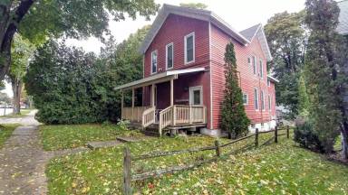 Main picture of 388 3rd St