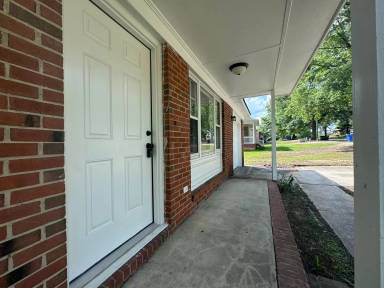 Main picture of 652 Monagan St
