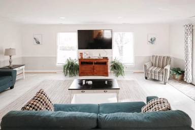 Main picture of 589 Moore Rd