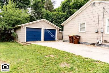 Main picture of 317 W 16th St