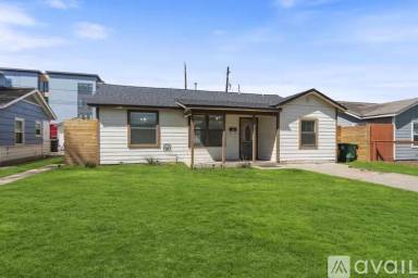 Main picture of 1923 Tabor St