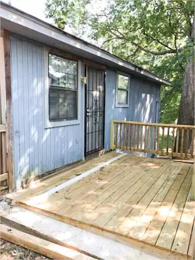 Main picture of 2603 S Tyler St