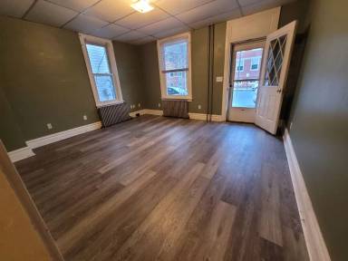 Main picture of 40 N Chestnut St