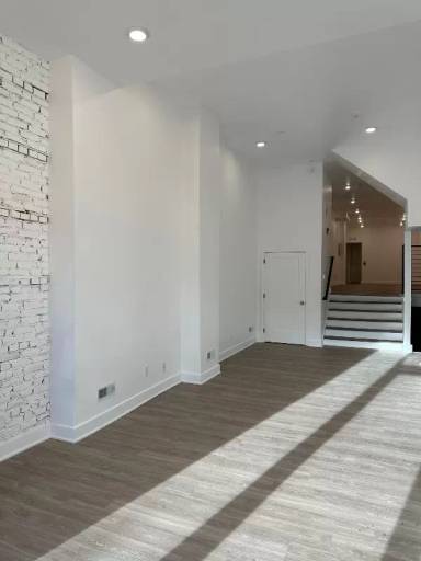 Main picture of 606 S 52nd St