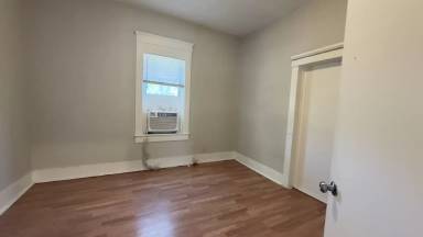 Main picture of 1672 W 2nd St