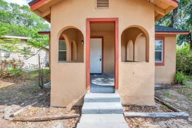Main picture of 136 W Orange Ave