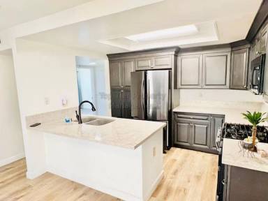Main picture of 355 N Melrose Dr