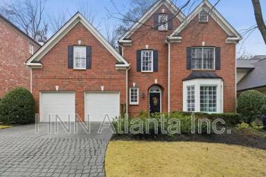 Main picture of 3194 Windsor Lake Dr NE