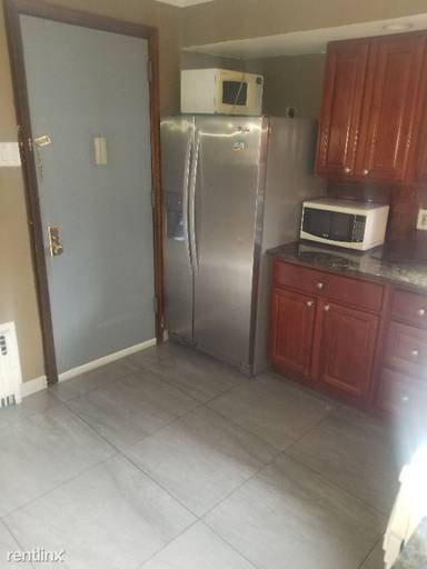 Main picture of 2444 Hering Ave