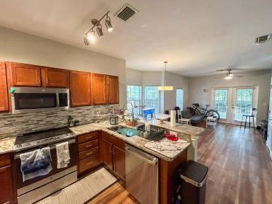 Main picture of 2915 SW 35th Pl