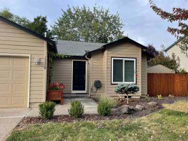 Main picture of 15318 NE 45th St