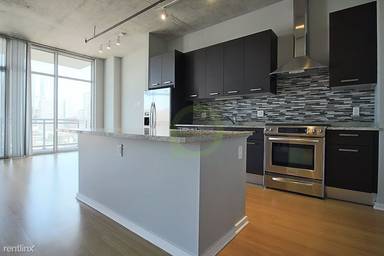 Main picture of 150 W Roosevelt Rd