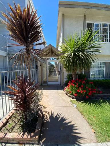 Main picture of 1075 Raymond Ave