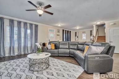 Main picture of 1021 Joyce St
