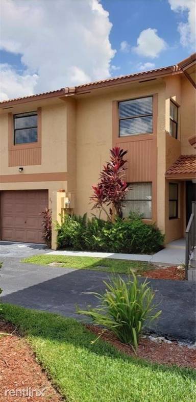 Main picture of 1013 SW 112th Ter