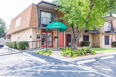 Main picture of 1012 W Pioneer Pkwy