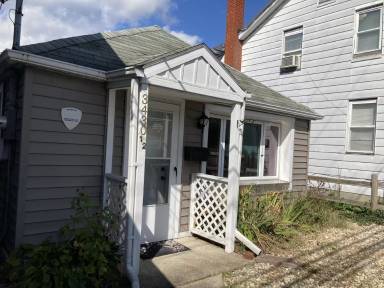 Main picture of 3430 1/2 Walnut St