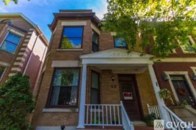 Main picture of 1721 W Nelson St