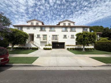 Main picture of 3668 Mentone Ave