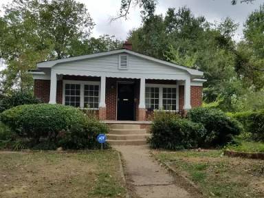 Main picture of 1002 Justice Ave