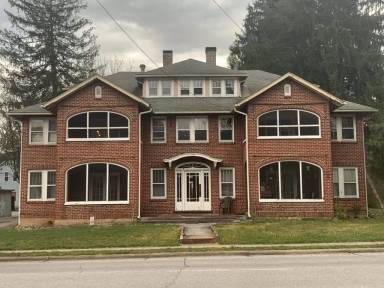 Main picture of 152 Walnut St